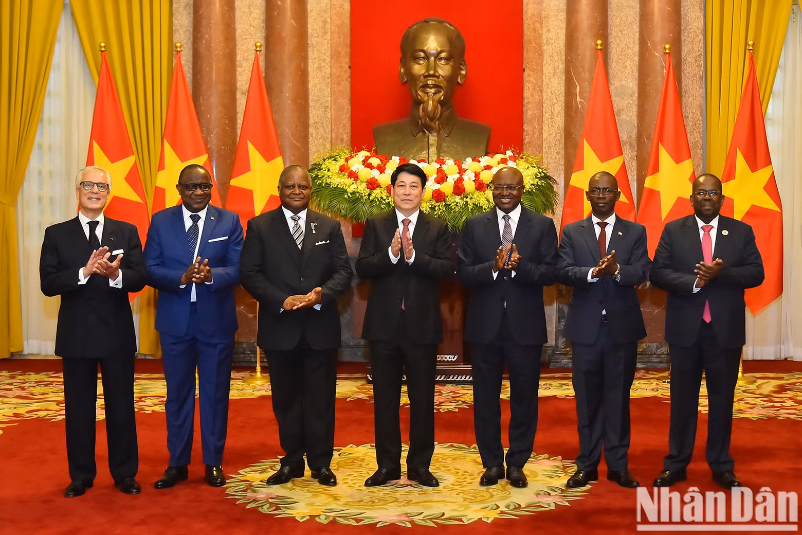 President Luong Cuong and non-resident ambassadors of Liberia, the Democratic Republic of the Congo, the Republic of the Congo, Burundi, Portugal, and Tanzania. (Photo: Thuy Nguyen)