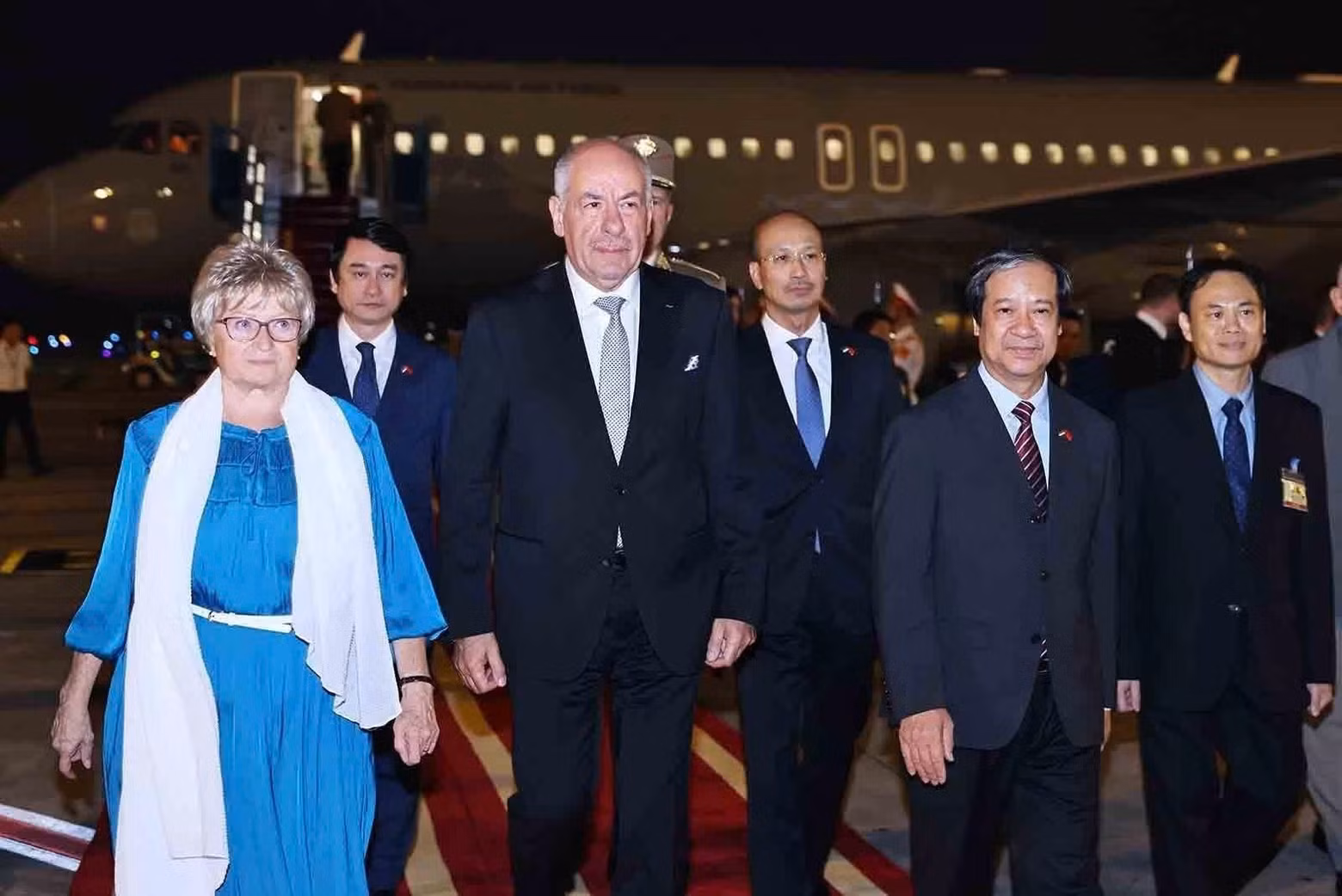 Hungarian President Sulyok Tamás and his spouse arrive in Ha Noi for an official visit to Viet Nam from May 27-29. (Photo: VNA)