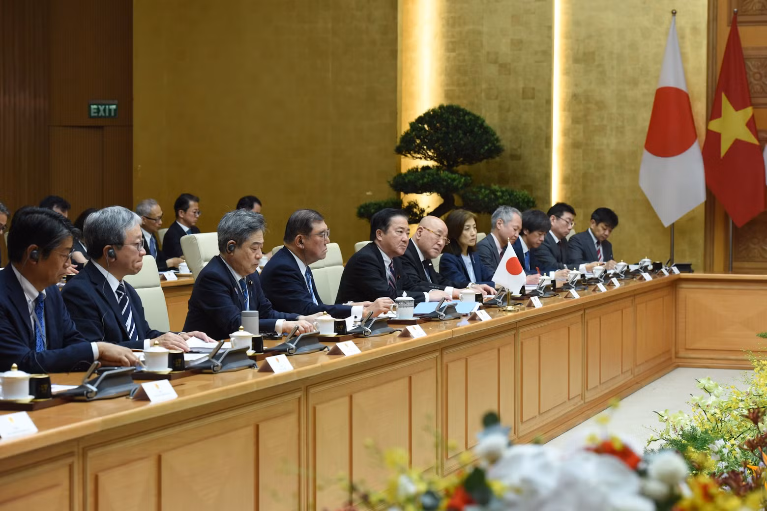 Japanese PM Ishiba Shigeru and members of the Japanese government.