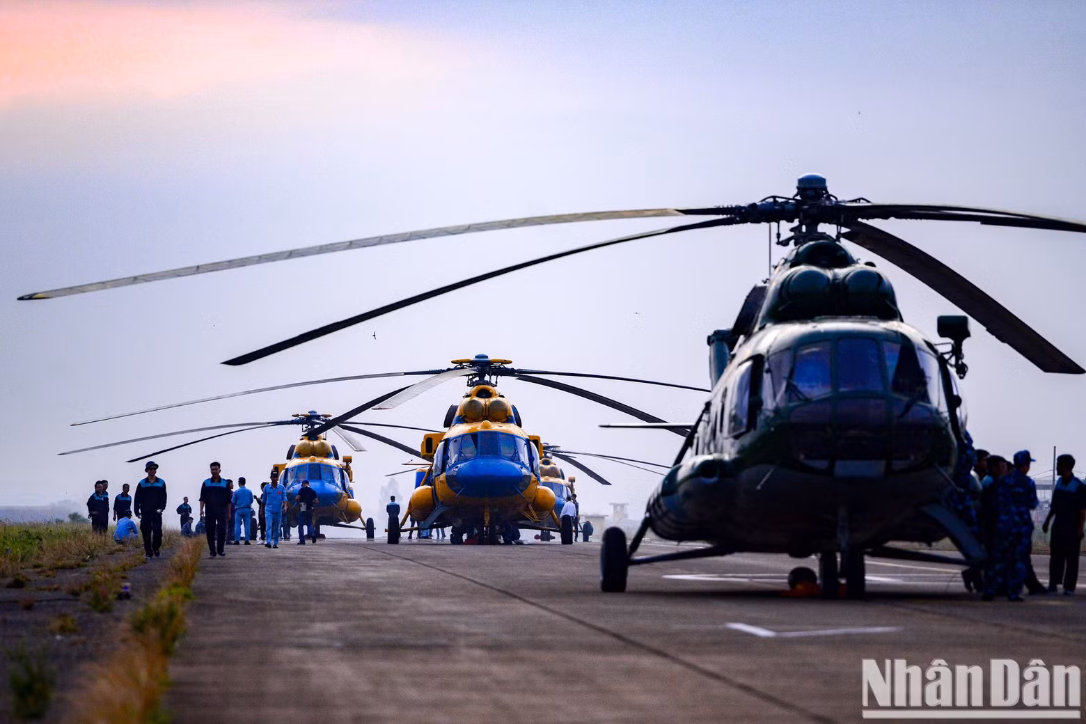 The Mi-171, Mi-17, and Mi-8 helicopters were positioned precisely at Bien Hoa Airport. The Mi-171, Mi-17, and Mi-8 helicopters were positioned precisely at Bien Hoa Airport.