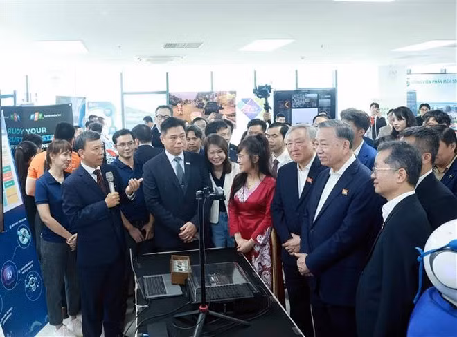 Party General Secretary To Lam tours Da Nang Software Park No.2. (Photo: VNA) Party General Secretary To Lam tours Da Nang Software Park No.2. (Photo: VNA)