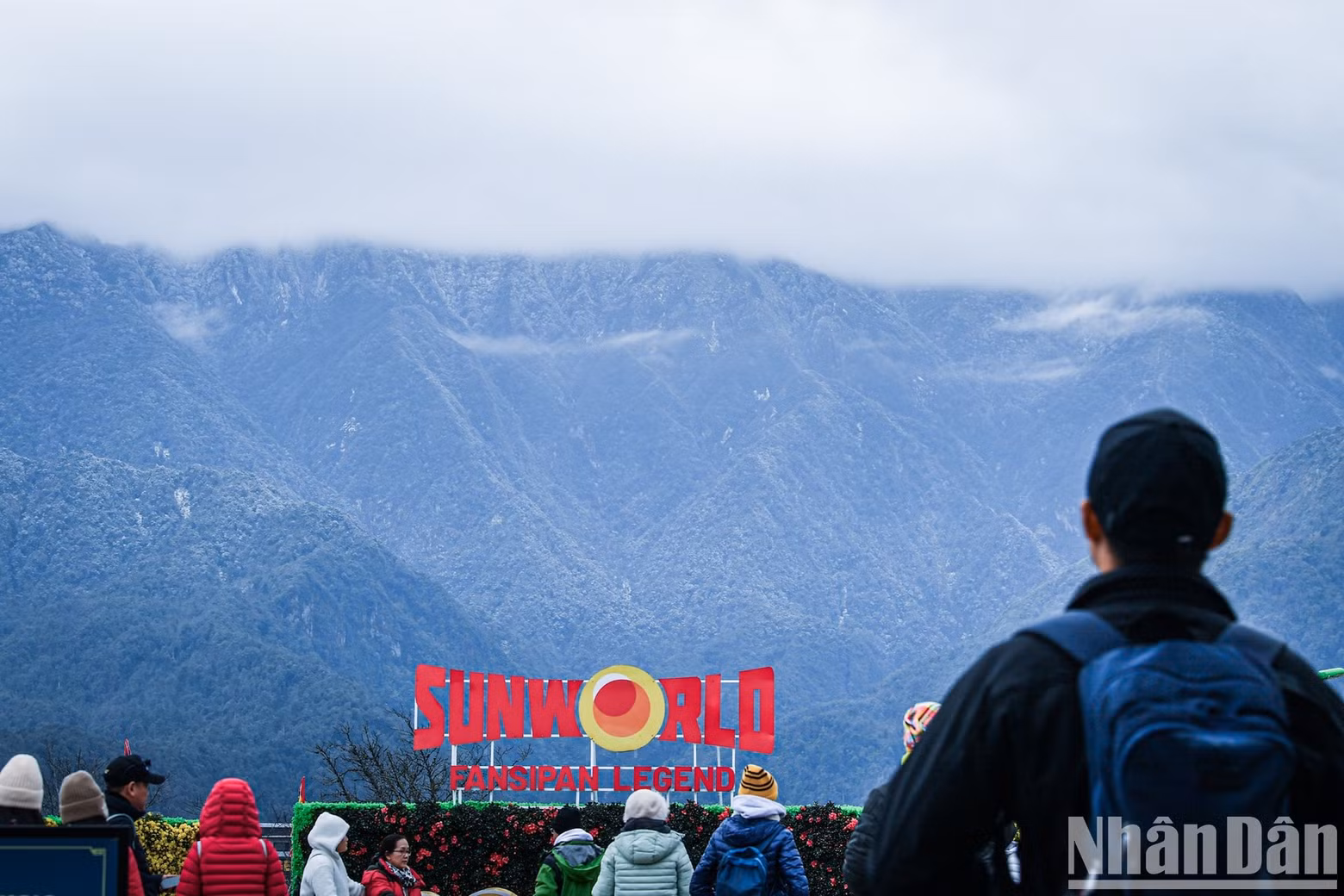 Snow begins to fall at an altitude of 2,800 metres and above.