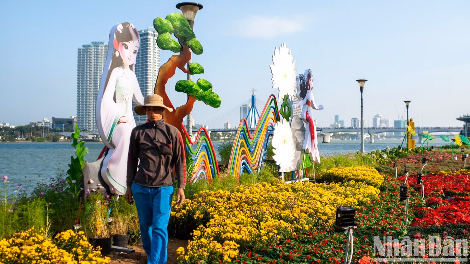 The miniature landscapes at the T-bridge area have also been designed to be visually striking. The miniature landscapes at the T-bridge area have also been designed to be visually striking.