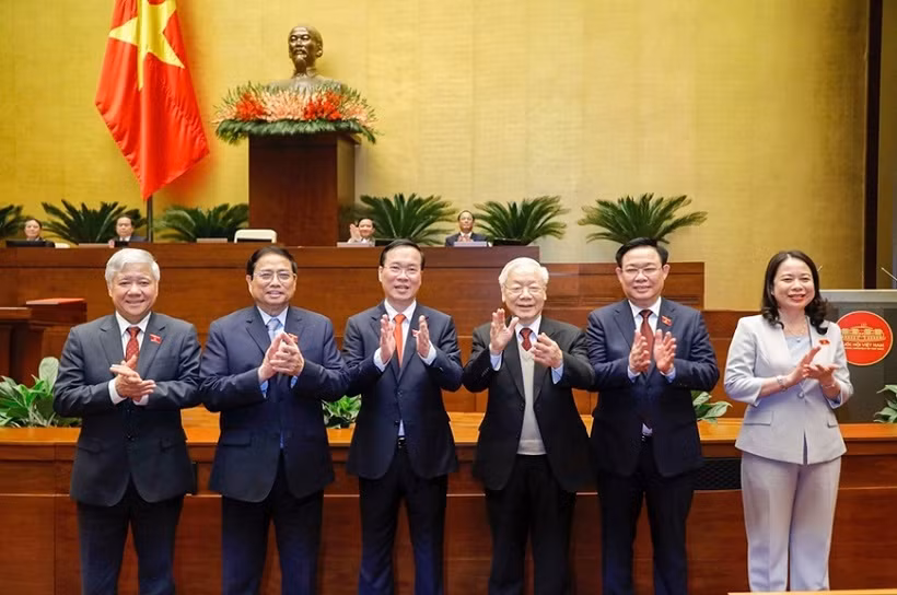 General Secretary Nguyen Phu Trong and Party and State leaders congratulate Vo Van Thuong on his election as Vietnamese President. General Secretary Nguyen Phu Trong and Party and State leaders congratulate Vo Van Thuong on his election as Vietnamese President.