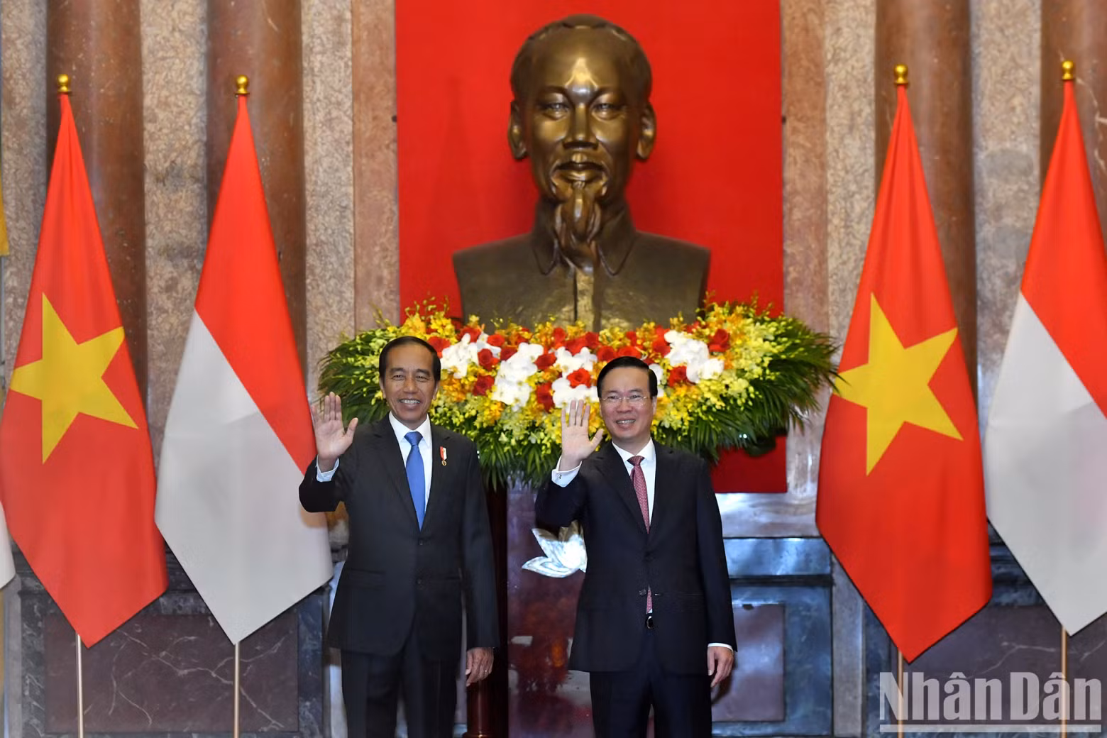 After the ceremony, the two Presidents hold talks.