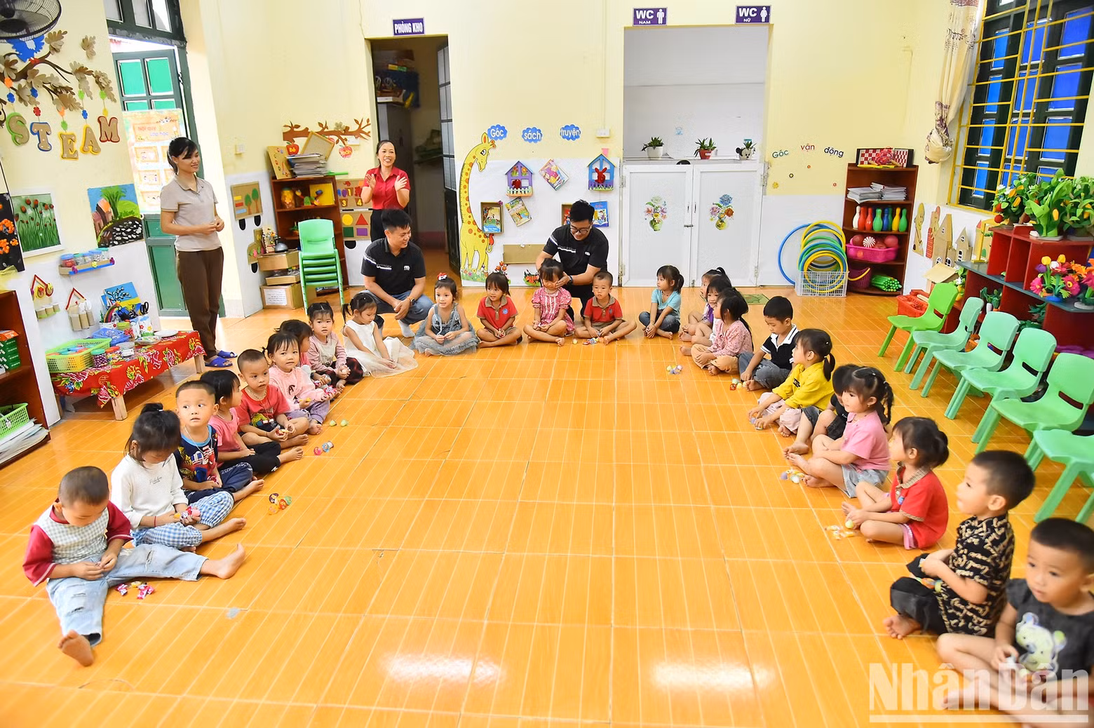 Gifts presented to children of Hop Thanh Kindergarten.