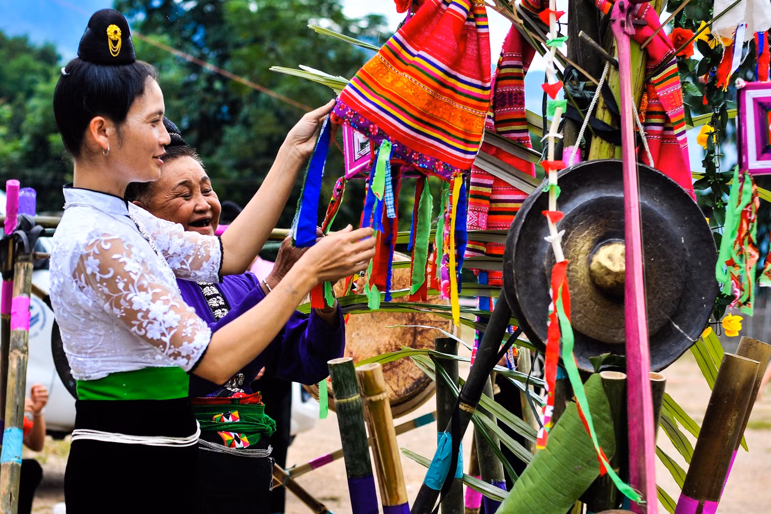 There are many different versions of Pieu scarves
