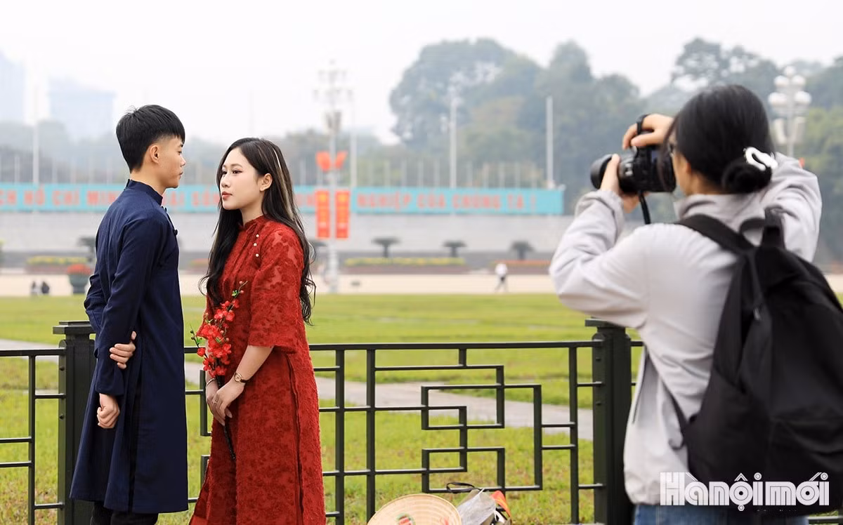 A young couple dressed in Ao Dai are spotted taking pictures at Ba Dinh Square A young couple dressed in Ao Dai are spotted taking pictures at Ba Dinh Square