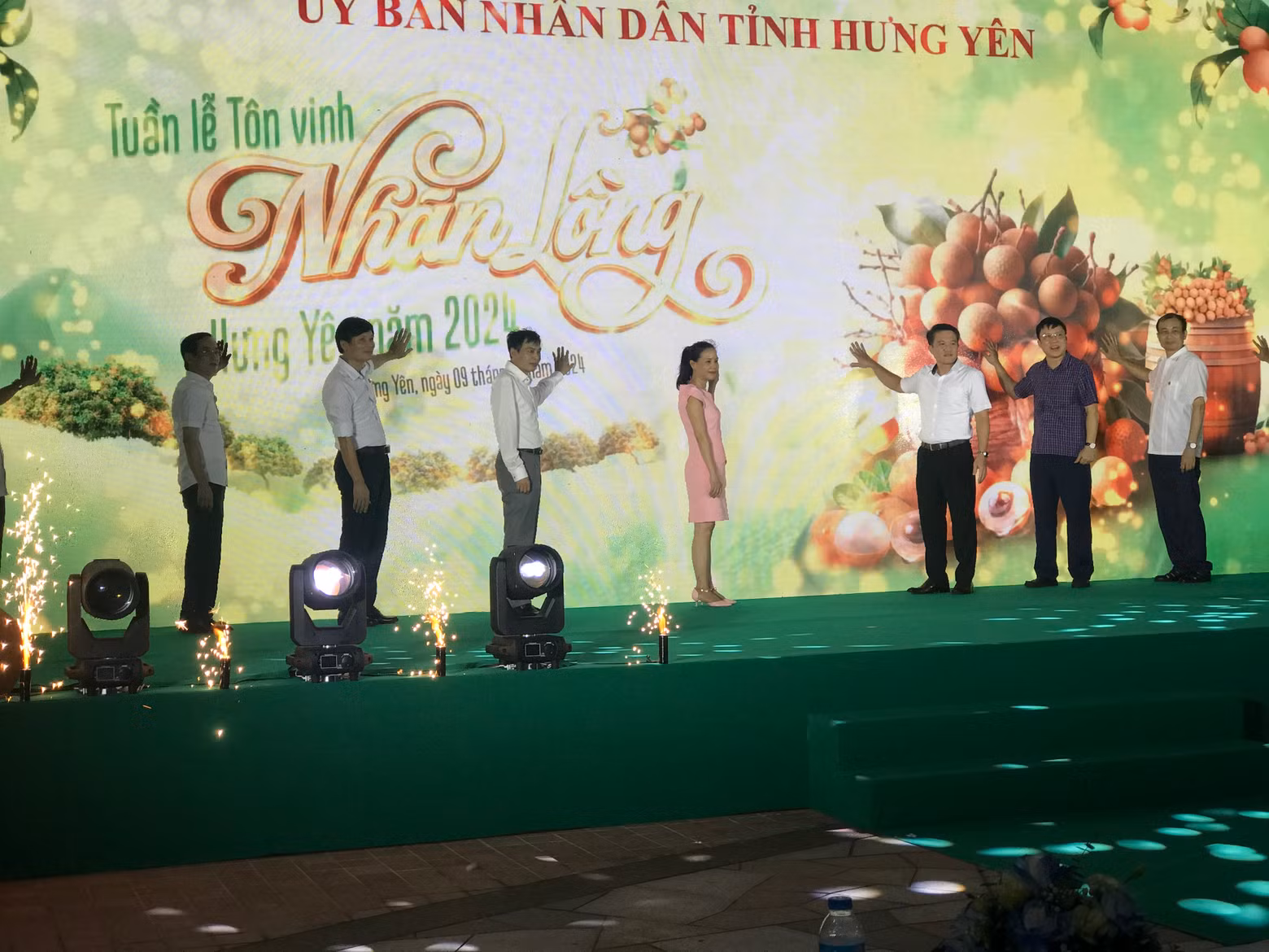 Delegates at the launch of Hung Yen Longan Week 2024 at the Vinhomes Oceanpark 2 Urban Area in Van Giang District, Hung Yen Province. Delegates at the launch of Hung Yen Longan Week 2024 at the Vinhomes Oceanpark 2 Urban Area in Van Giang District, Hung Yen Province.
