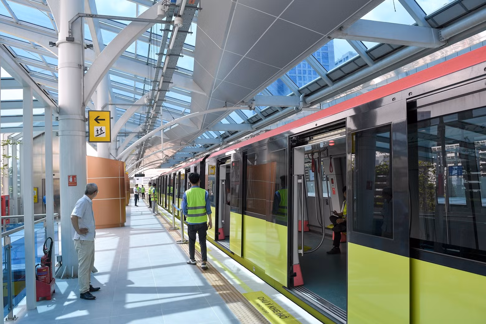 For the first 15 days of commercial operation, free rides are being offered to all passengers.
