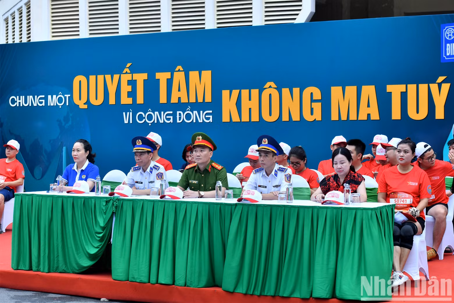 The event was among a series of activities in response to the 2024 Action Month for Drug Prevention and Control, which is co-organised by the Ministry of Public Security and the Hanoi People's Committee.