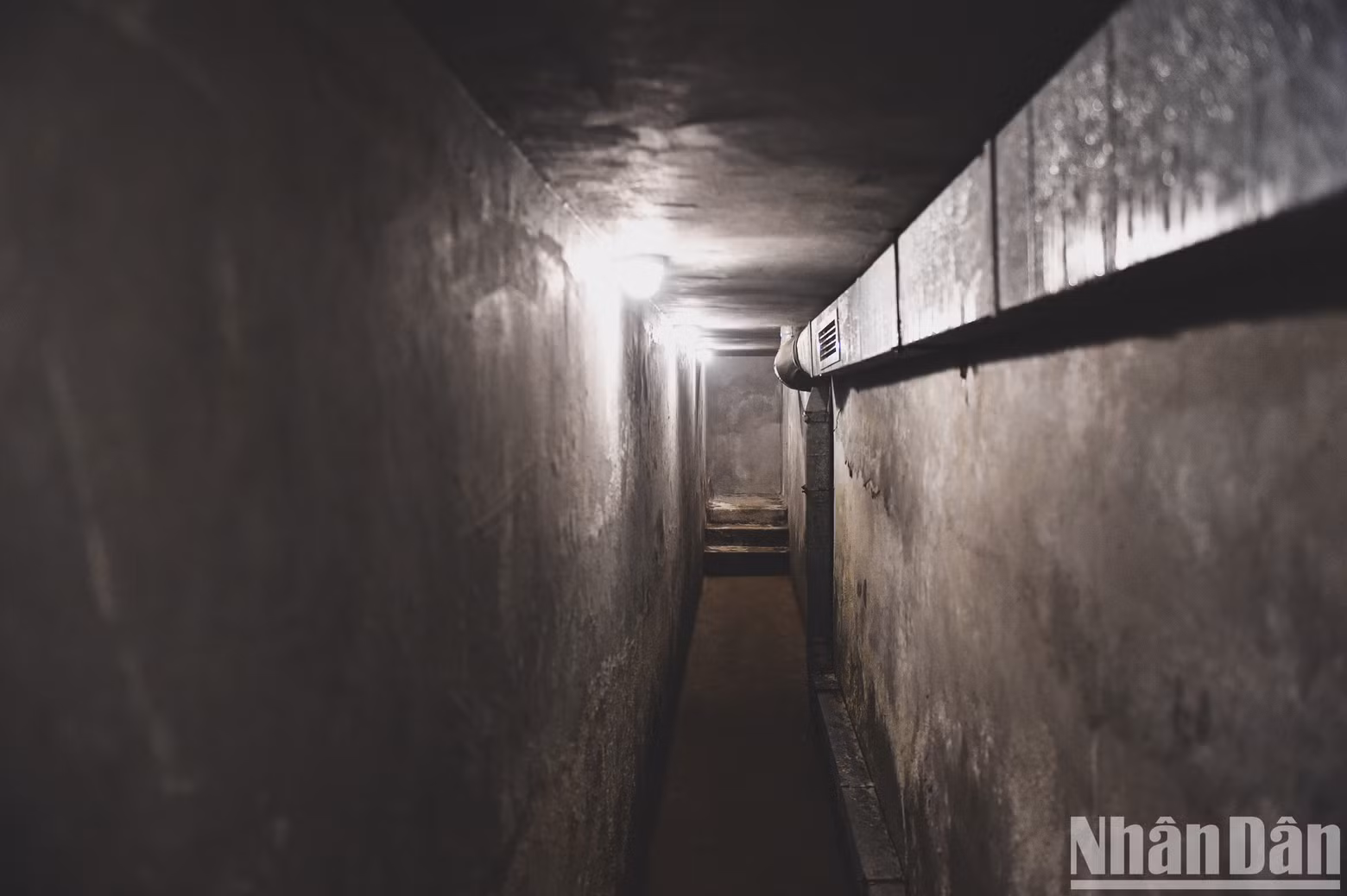 Front reporters were almost present at this basement from early morning to late evening, on the last days of December 1972, to be ready to receive their duties.