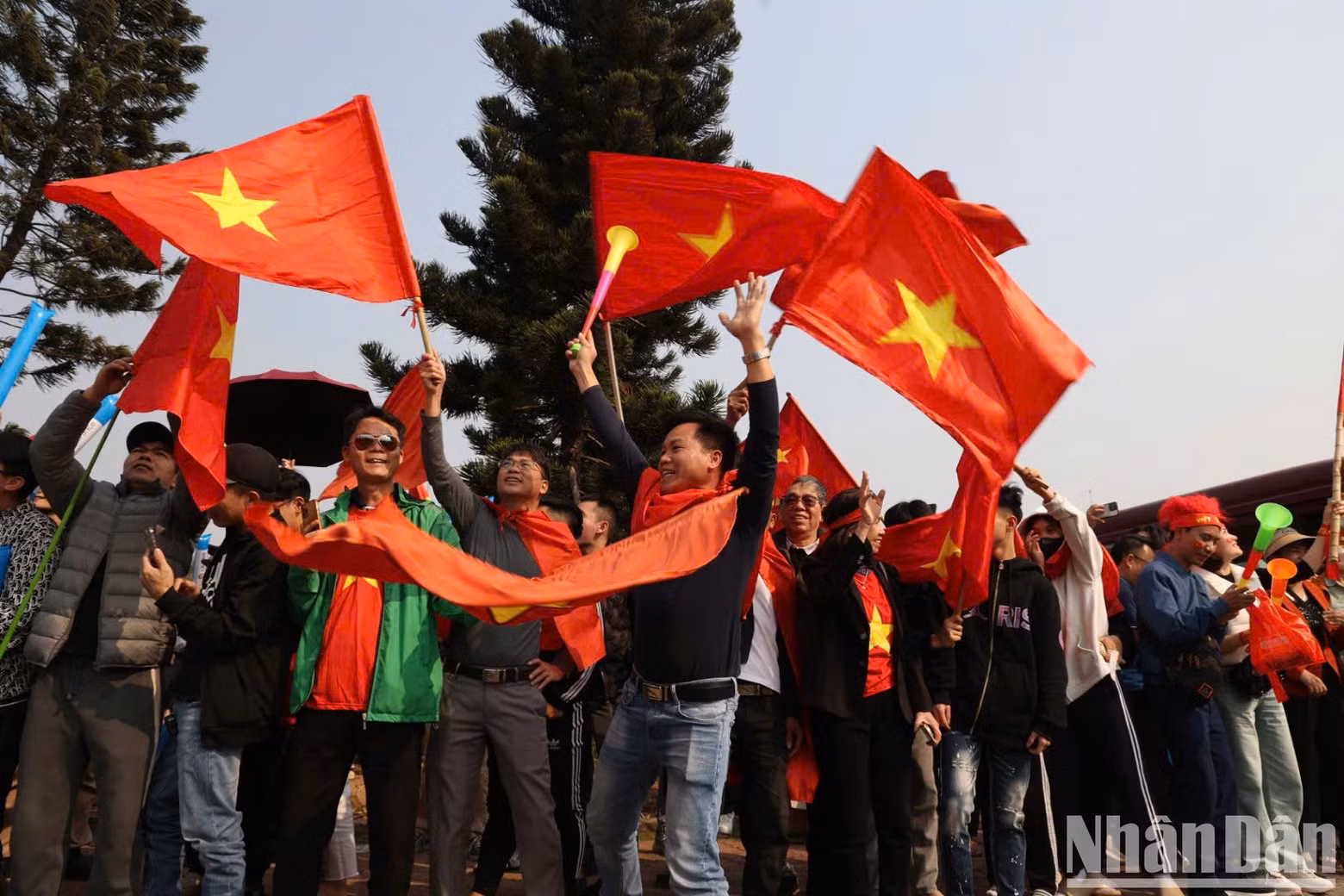 The crowd chanted, “Vietnam champions.”