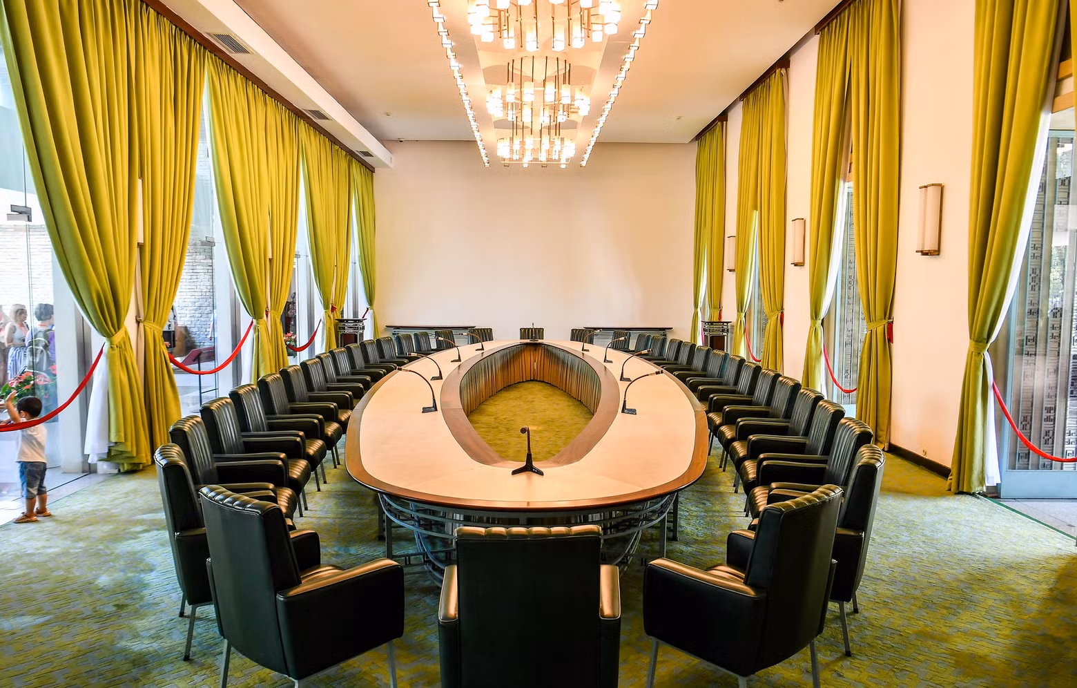 The cabinet meeting room The cabinet meeting room