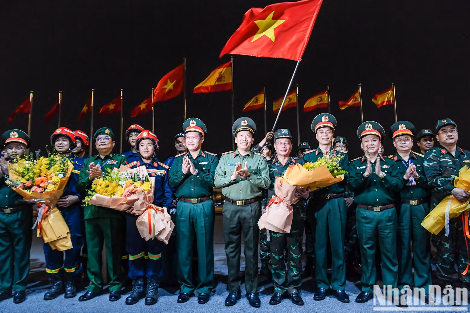 The rescue teams from the Ministry of National Defence and the Ministry of Public Security, consisting of 126 people, returned home safely.