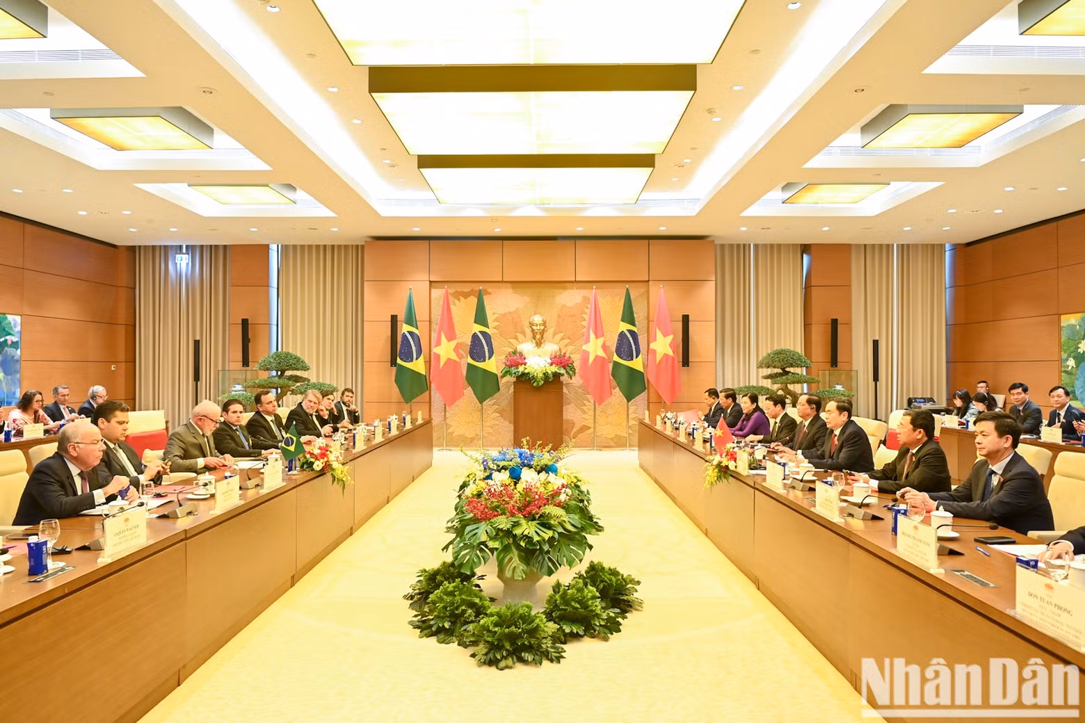 The meeting between NA Chairman Tran Thanh Man and Brazilian President Luiz Inácio Lula da Silva in Hanoi on March 28 (Photo: NDO/Duy Linh)