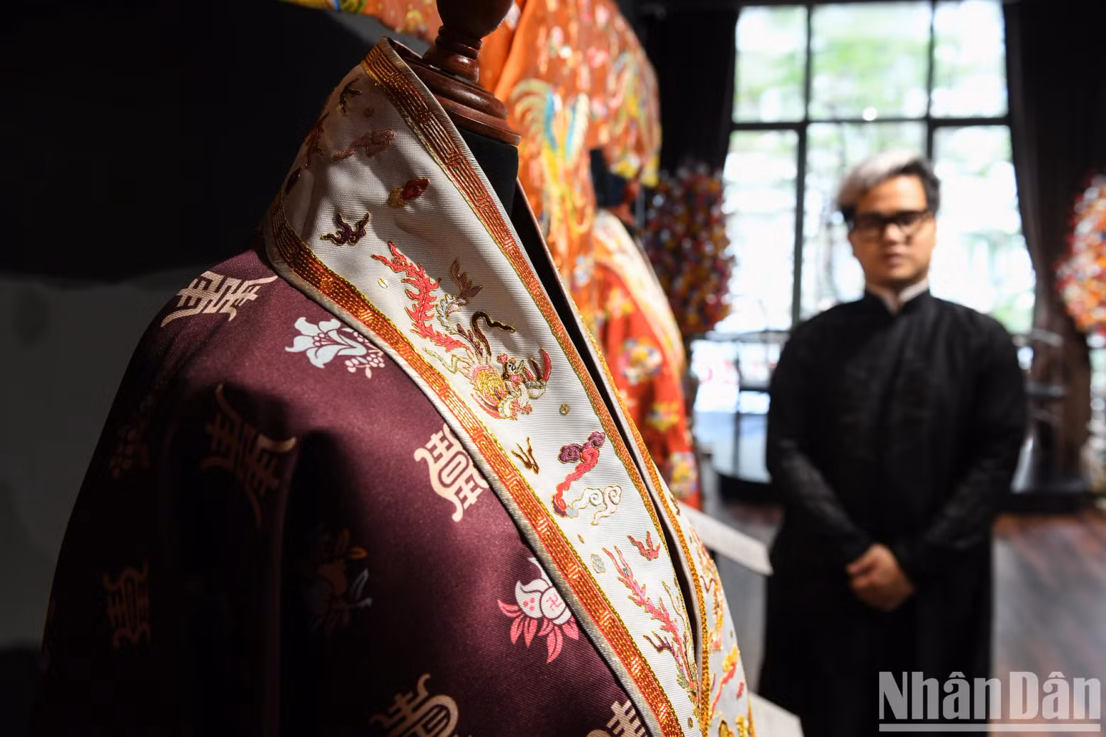 A "mang bao" often worn by court officials. A "mang bao" often worn by court officials.