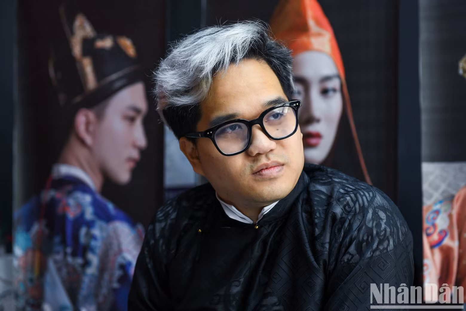 In 2019, Great VietNam was born from its first "pillars": Vu Duc (29 years old) and Truong Tuan Anh (34 years old). They are both “outsiders” in the field of culture and fashion, but they share the same passion for researching and understanding traditional culture. At this time, Vu Duc (pictured) pursued painting and posting on social networking platforms. In 2019, Great VietNam was born from its first "pillars": Vu Duc (29 years old) and Truong Tuan Anh (34 years old). They are both “outsiders” in the field of culture and fashion, but they share the same passion for researching and understanding traditional culture. At this time, Vu Duc (pictured) pursued painting and posting on social networking platforms.