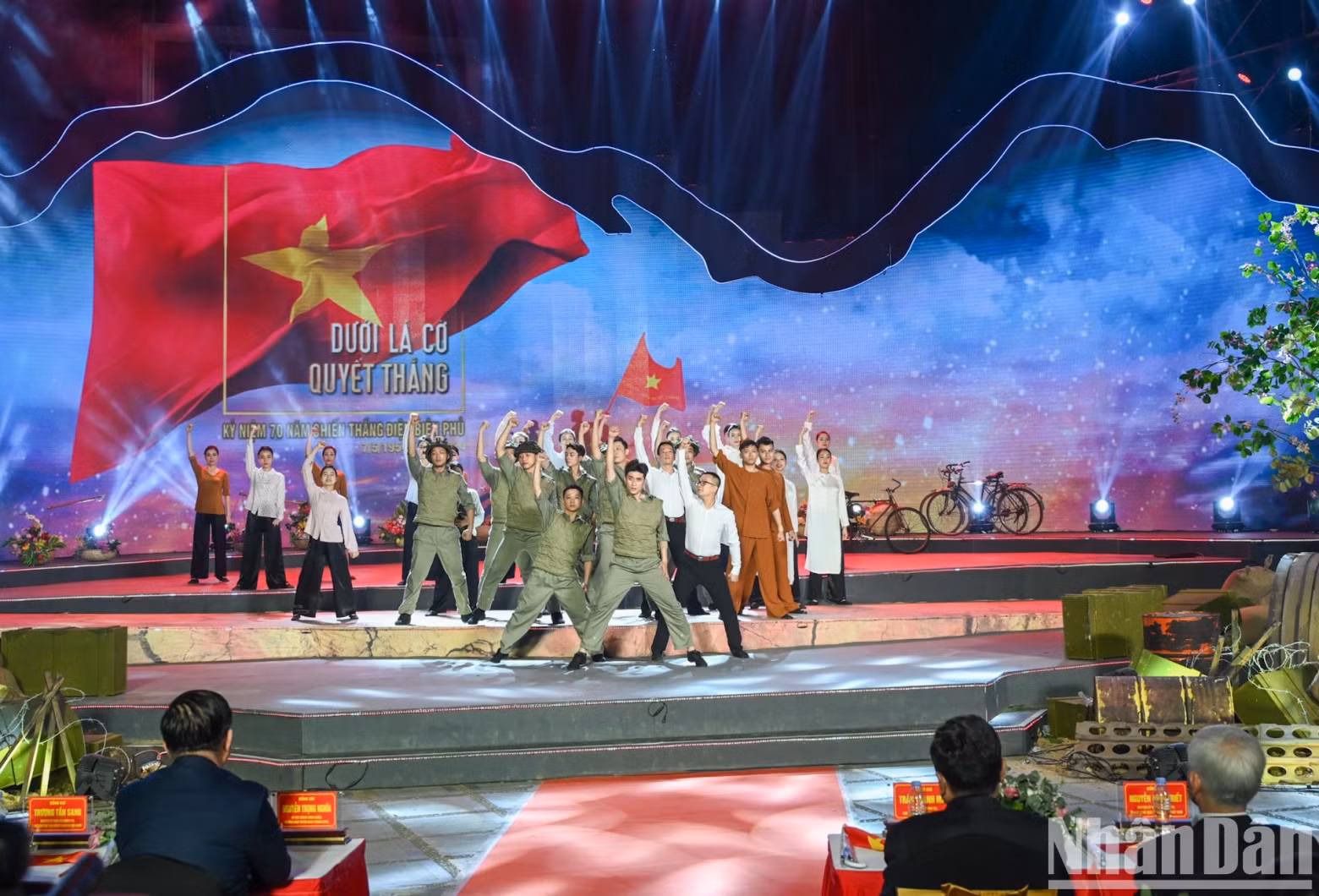 The picture of the pinnacle victory is recreated realistically and panoramically, not only in Dien Bien but also across the country. The picture of the pinnacle victory is recreated realistically and panoramically, not only in Dien Bien but also across the country.
