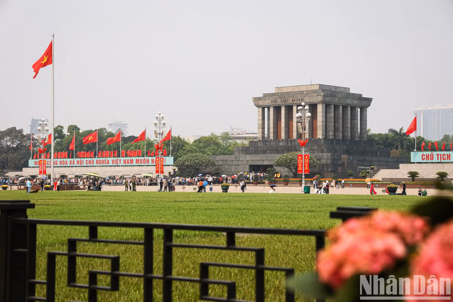 The Mausoleum of President Ho Chi Minh is one of the places many tourists visit on April 30. The Mausoleum of President Ho Chi Minh is one of the places many tourists visit on April 30.