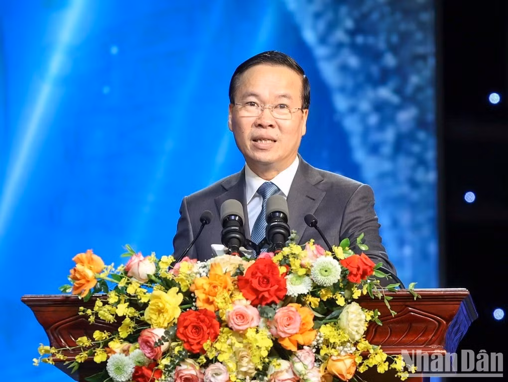 President Vo Van Thuong speaks at the National Press Awards ceremony.
