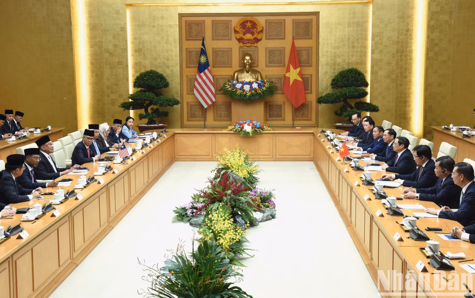 The talks between Prime Minister Pham Minh Chinh and his Malaysian counterpart Anwar Ibrahim. (Photo: Tran Hai)