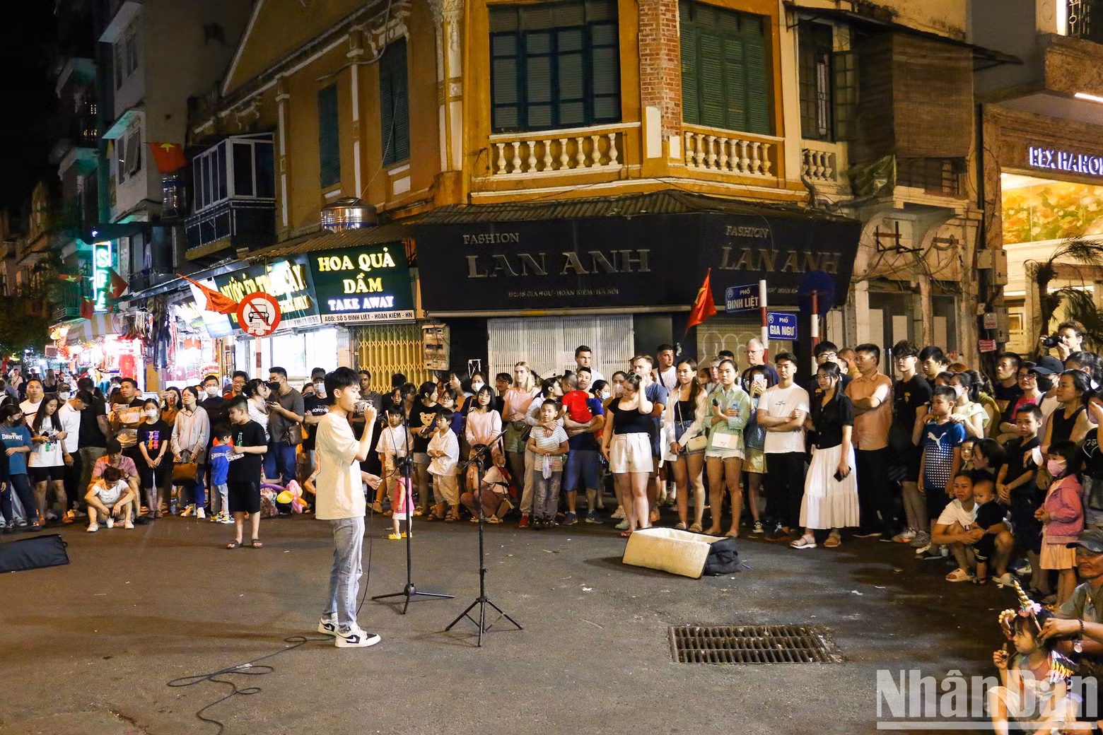 A street performance near Hoan Kiem Lake. A street performance near Hoan Kiem Lake.