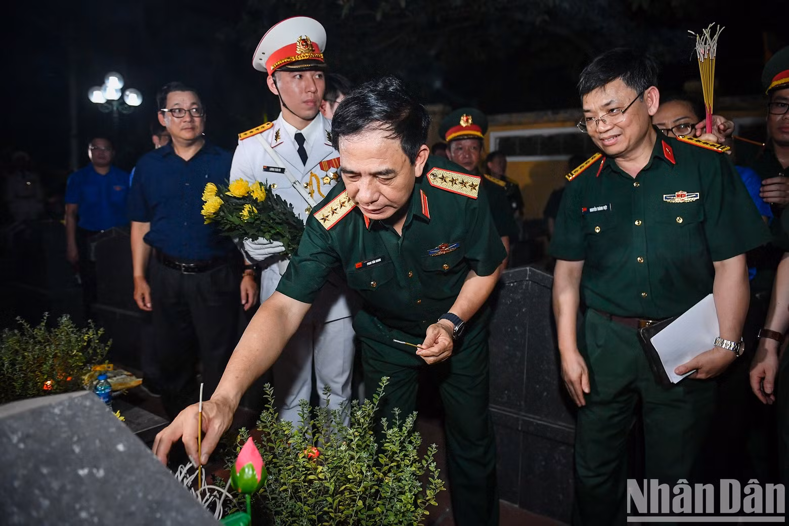 General Phan Van Giang offers incense at a tomb. General Phan Van Giang offers incense at a tomb.
