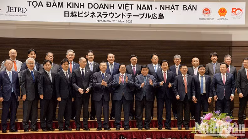 Prime Minister Pham Minh Chinh and Japanese business leaders.