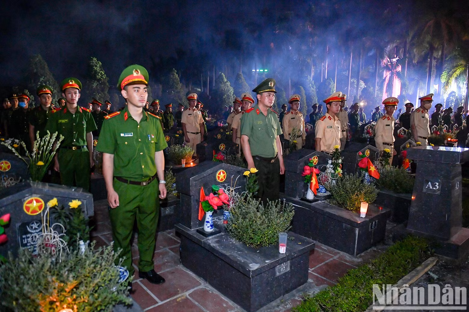 Vigils are also held concurrently at martyr cemeteries in 63 provinces and centrally-governed cities throughout the country. Vigils are also held concurrently at martyr cemeteries in 63 provinces and centrally-governed cities throughout the country.