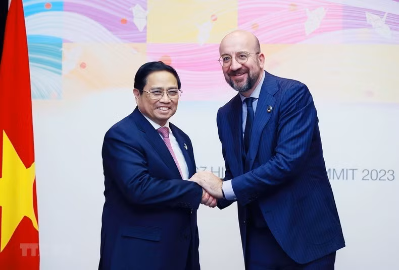 Prime Minister Pham Minh Chinh meets with President of the European Council Charles Michel. (Photo: VNA)