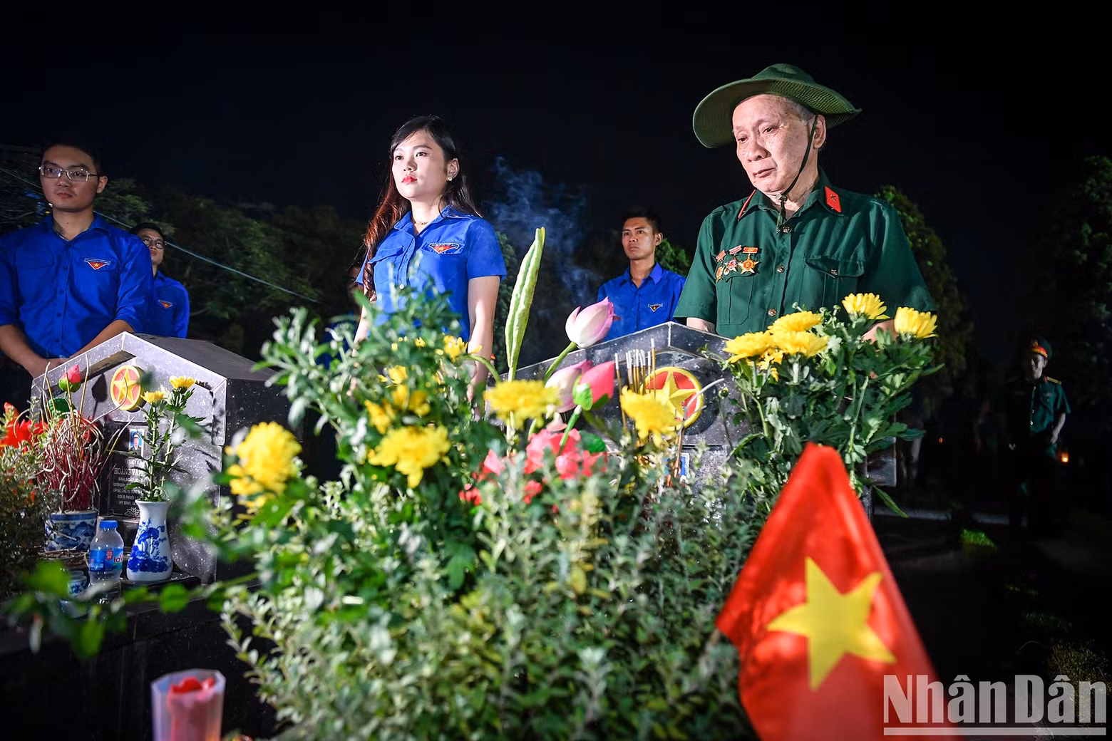 Relatives of martyrs are present at the cemetery to commemorate the fallen. Relatives of martyrs are present at the cemetery to commemorate the fallen.