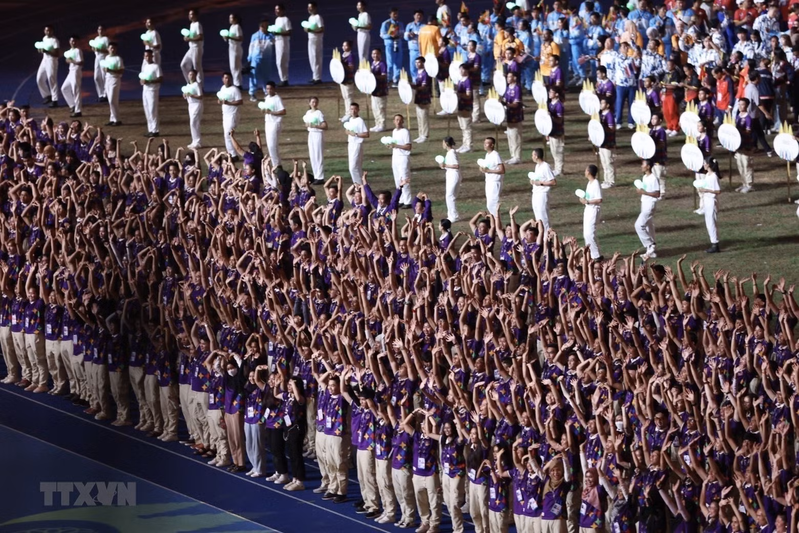 The procession of volunteers.