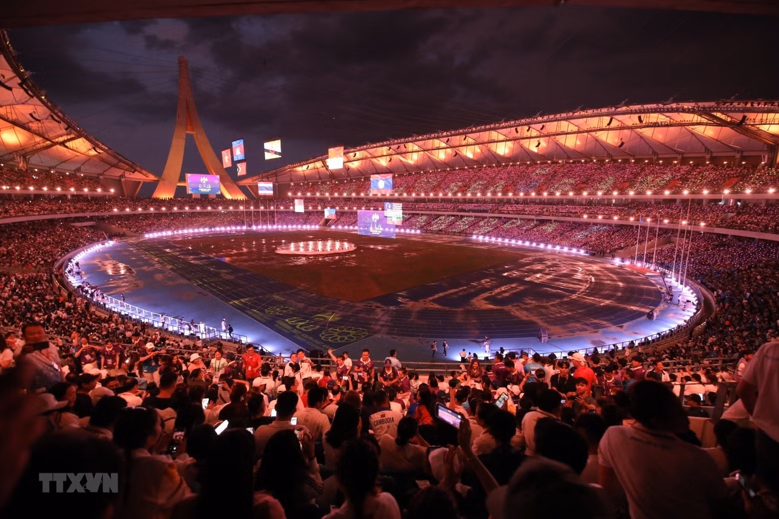 After more than 20 days of competition, the SEA Games concluded with an impressive closing ceremony at Morodok Techo Stadium.