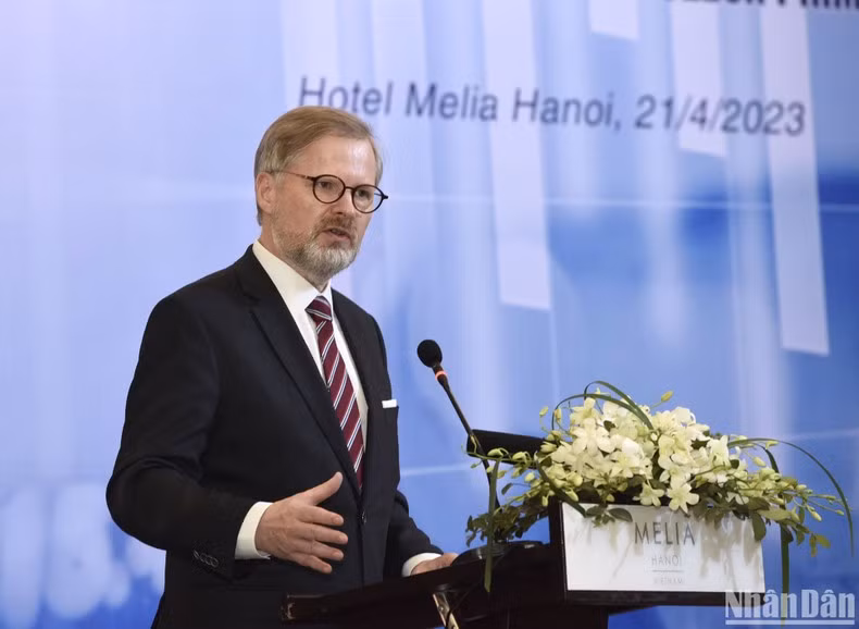 Czech Prime Minister Petr Fiala speaks at the event. (Photo: NDO/Tran Hai)