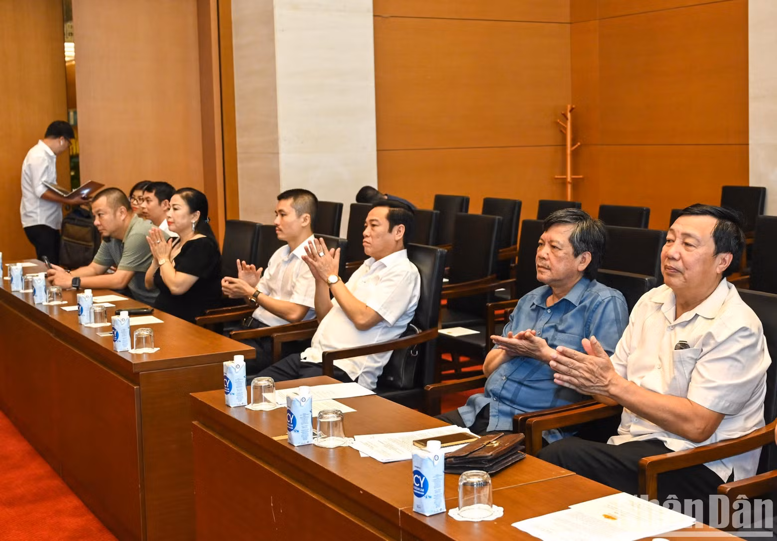 Leaders of press agencies and delegates attend the meeting. Leaders of press agencies and delegates attend the meeting.