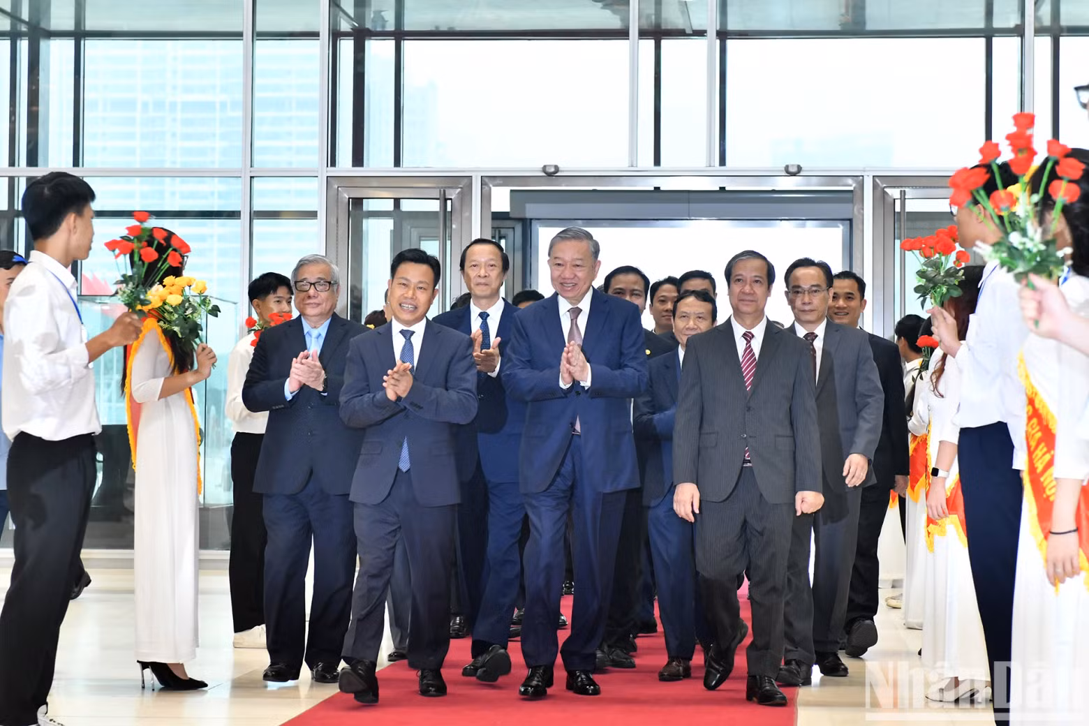 The Party General Secretary attends the meeting
