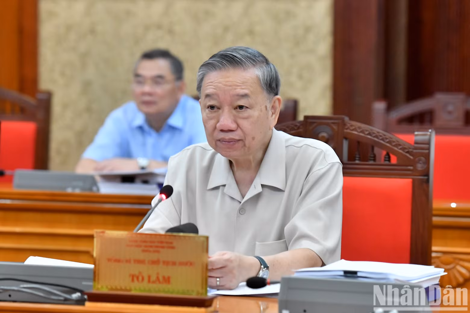 The top leader To Lam chairs the Politburo meeting.
