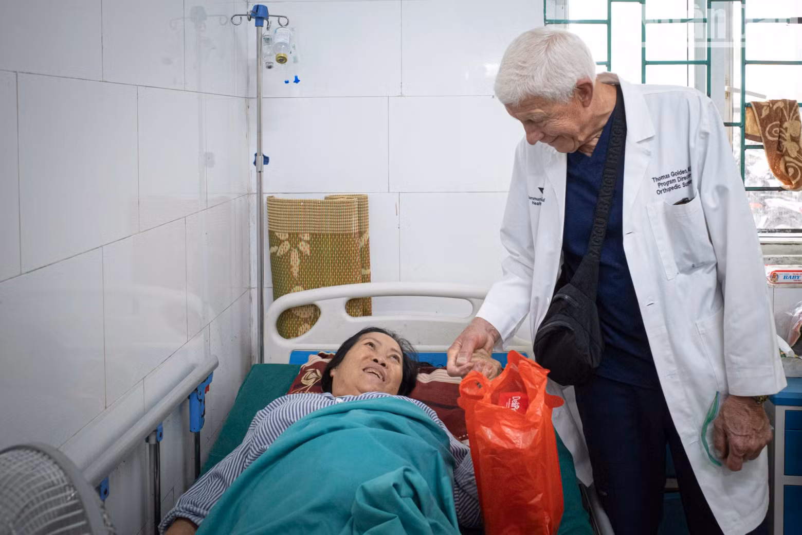 Gifts worth a total of 110 million VND were also given to 26 patients who received free surgery.