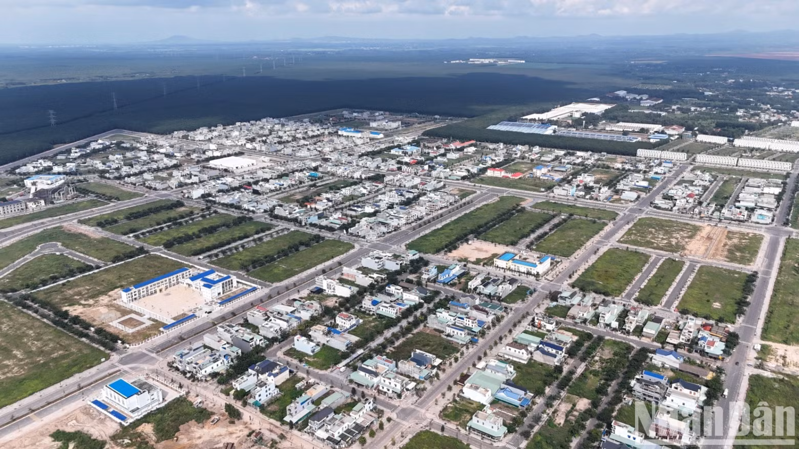 Loc An-Binh Son resettlement area has an area of over 280 hectares in Long Thanh District, Dong Nai Province, with more than 5,000 land lots. The project started construction in April 2020 and was put into use at the end of 2021, serving the resettlement of people who gave up land for Long Thanh Airport.