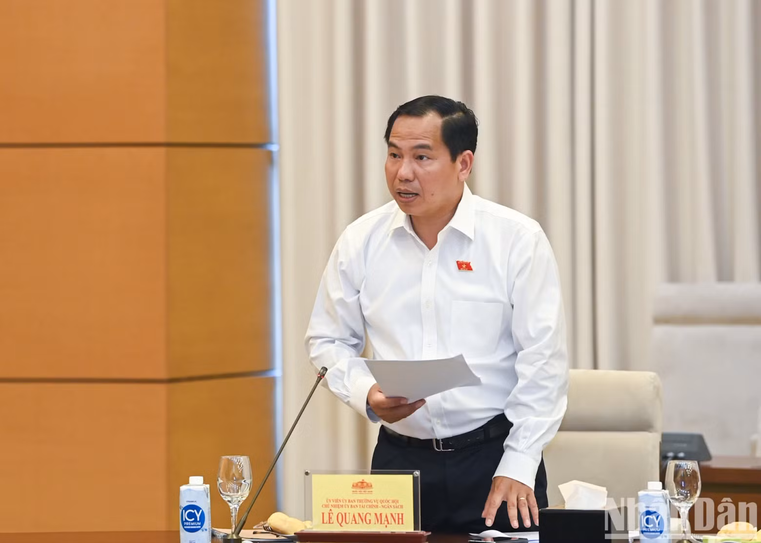 Chairman of the Finance-Budget Committee Le Quang Manh reports at the meeting. Chairman of the Finance-Budget Committee Le Quang Manh reports at the meeting.