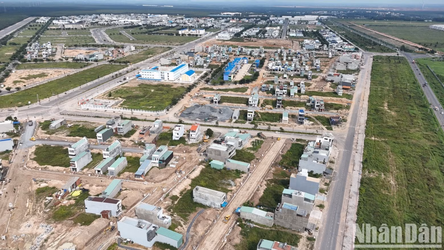 Up to now, the component project of construction of technical infrastructure system of Loc An-Binh Son resettlement area has completed 21 packages.