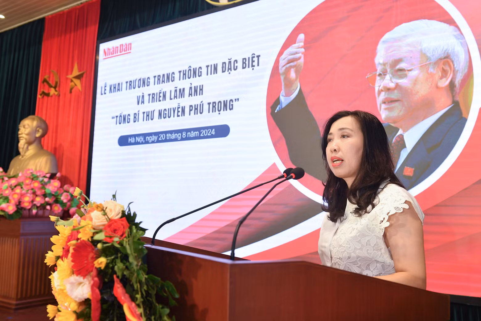 Deputy Minister of Foreign Affairs Le Thi Thu Hang speaks at the launch ceremony.