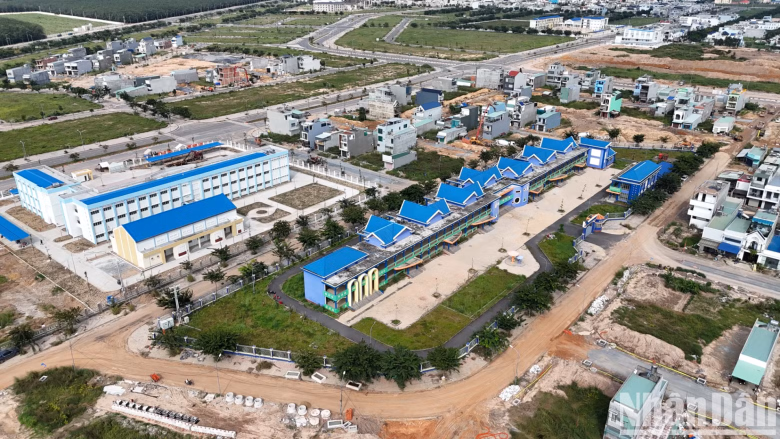 The component project of construction of social infrastructure system of Loc An-Binh Son resettlement area has 11 construction packages corresponding to 11 works. Many schools have been put into operation, some schools and markets are still under construction.