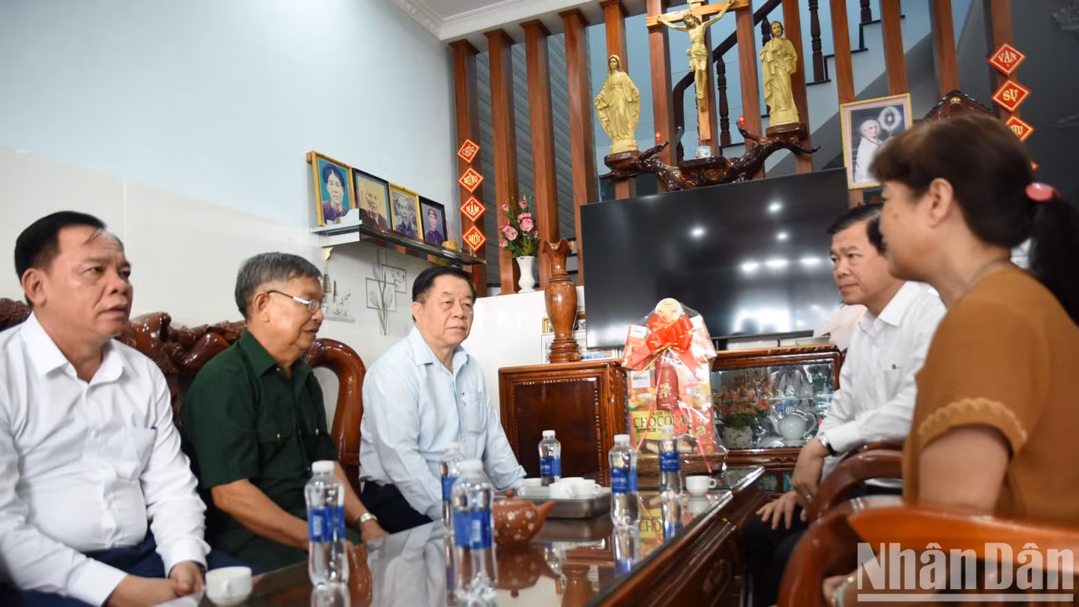 During many working trips of Party and State leaders to Dong Nai, they spent time visiting and encouraging people in Loc An-Binh Son resettlement area. Most recently, on November 13, Nguyen Trong Nghia, Politburo member, Secretary of the Party Central Committee (PCC), and Head of the PCC’s Commission for Communication and Education visited people in the Loc An-Binh Son resettlement area.