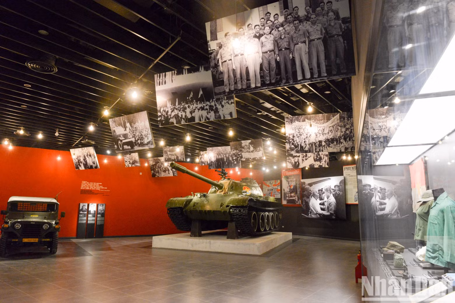 During the resistance against America, the T-54B tank from Company 4, Battalion 1, Brigade 203, Army Corps 2, participated in the liberation of Hue and Da Nang before continuing to take part in the Ho Chi Minh Campaign. On April 30, 1975, this tank led the way into Saigon, destroying three enemy tanks and armoured vehicles en route to the Independence Palace. At 11 AM, tank 843 crashed into the side gate of the Independence Palace and its commander, Lieutenant Colonel Bui Quang Than, raised the national flag atop the palace.
