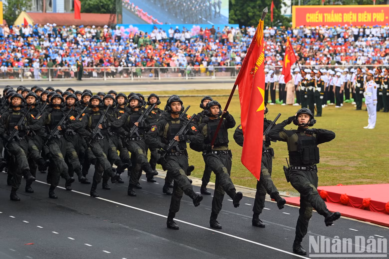 The formation of male Special Police soldiers.