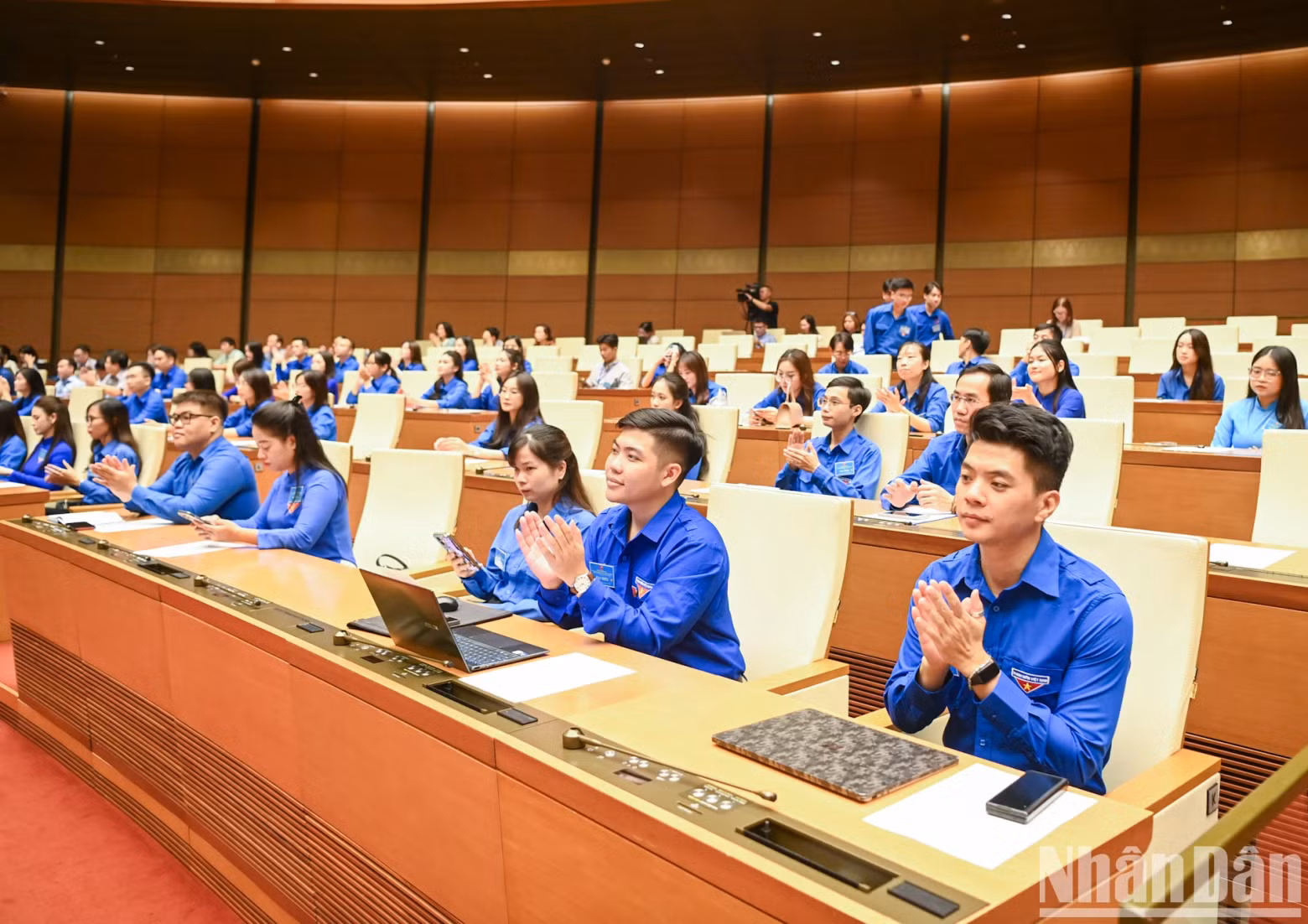 Numerous youth union members from the central agencies attend the seminar. Numerous youth union members from the central agencies attend the seminar.