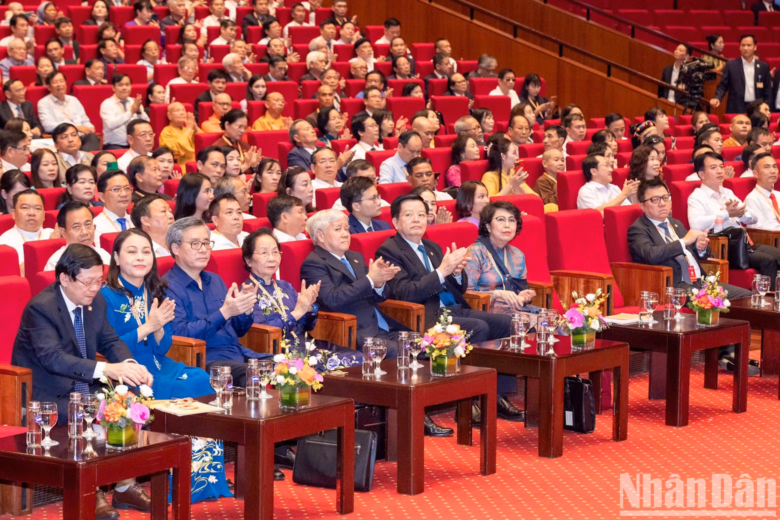 President of the VFF Central Committee Do Van Chien, Party and State leaders and other delegates attend the Congress.