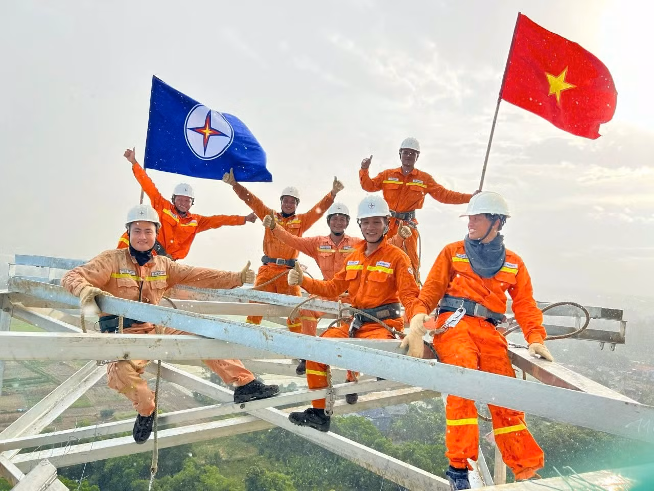 Staff and workers in the electricity sector are striving to complete the Circuit-3 500kV Transmission Line project in time to meaningfully celebrate the August Revolution and National Day (September 2).
